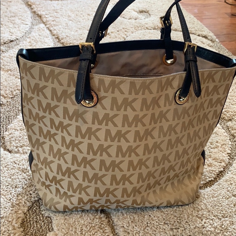 Michael kors purse